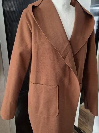 Jacke mit Kapuze “ Made in Italy “ Größe 38 in Cognac