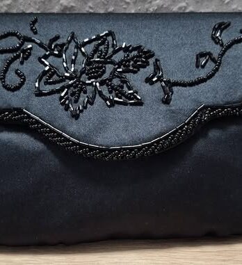 Balltasche “ No Name “ in Schwarz/Satin bestickt Breite ca 23cm Höhe ca 15cm