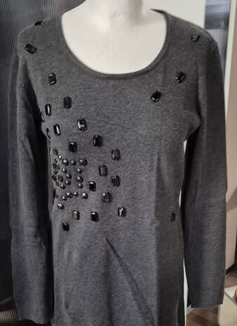 Pulli “ Jones “ Größe 38 in Anthrazitgrau/Schwarze Steine bestickt 100% Baumwolle