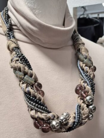 Kette “ COS “ in Schlamm/Grau/Silber Kugeln