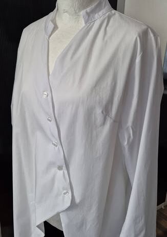 Bluse “ NYM Italy “ Größe 38 in Weiß 100% Baumwolle