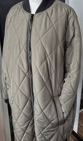 Steppmantel “ Only Carmakoma “ Größe 46/48 in Olivgrün/Schwarz