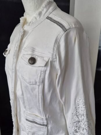 Jeansjacke “ Betty Barclay “ Größe 38 in Weiß/Silber bestickt 98% Baumwolle
