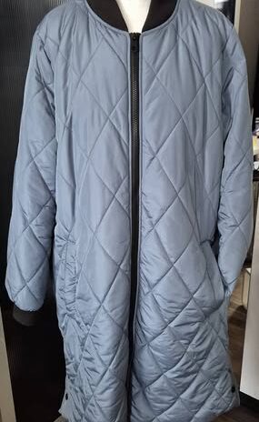 Steppmantel “ Only Carmakoma “ Größe 46/48 in Eisblau/Schwarz