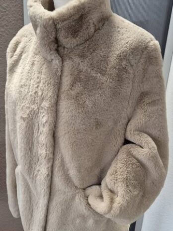 Jacke “ Only “ Größe 38/40 in Beige Webpelz Fake-Fur