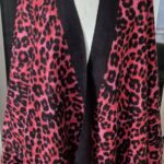 Cape “ Juicy Couture “ Größe OS in Pink/Rot/Schwarz Animalprint