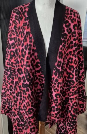 Cape “ Juicy Couture “ Größe OS in Pink/Rot/Schwarz Animalprint