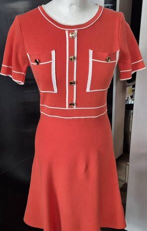 Strickkleid “ By Clara Paris “ Größe S/M in Coralle/Weiß 68% Viscose