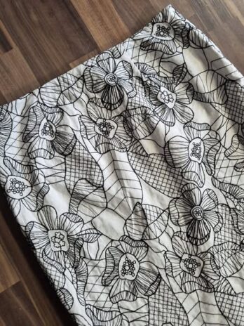 Rock “ Nicowa “ Größe 40 in Offwhite/Schwarz/Floral 55% Viscose 45% Leinen