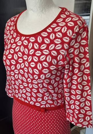 Shirt “ Riani “ Größe 36 in Rot/Weiß gemustert 92% Viscose