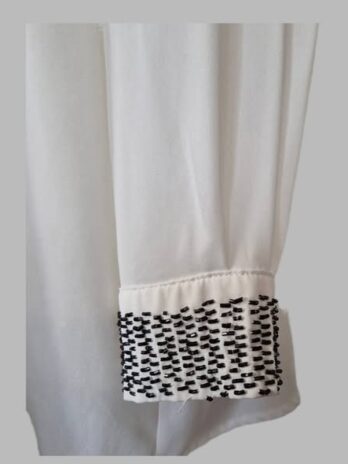 Bluse “ Made in Italy “ Größe 38 in Offwhite/Schwarz bestickt