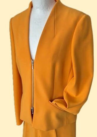 Hosenanzug “ Madeleine “ Größe 36/38 (Blazer 38 Hose 36) in Maisgelb 30% Viscose