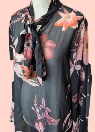 Schluppenbluse “ Rinascimento “ Größe 36 in Schwarz/Coralle/Floral gemustert