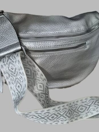 Tasche “ Paolo Bags “ in Silber/Kunstleder breiter Trageriemen Breite ca 31cm Höhe ca 21cm