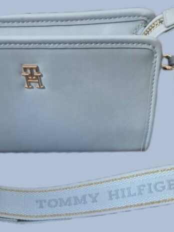 Tasche “ Tommy Hilfiger “ in Hellblau/Kunstleder breiter Trageriemen Breite ca 23cm Höhe ca 14cm