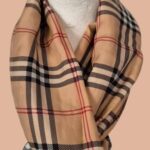 Schal “ Codello “ in Beige/Offwhite/Schwarz/Rot kariert 100% Seide handgerollt