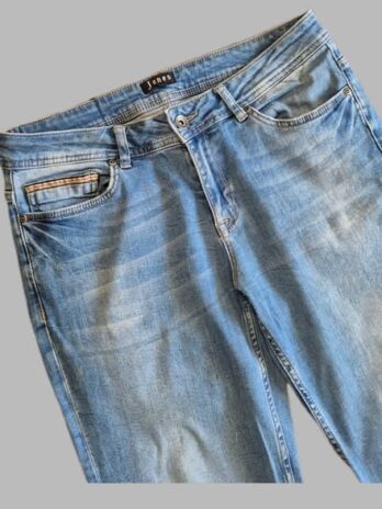 Jeans “ Jones “ Größe 38 in Hellblau 98% Baumwolle