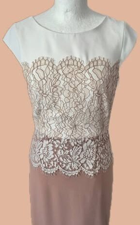 Kleid “ Comma “ Größe 34/36 in Offwhite/Camel/Spitze