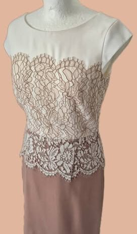 Kleid “ Comma “ Größe 34/36 in Offwhite/Camel/Spitze