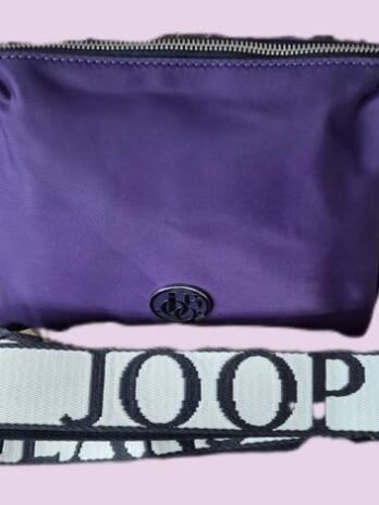 Tasche “ Joop “ in Lila/Textil breiter Trageriemen Breite ca 25cm Höhe ca 20cm