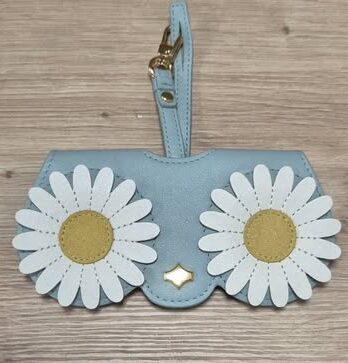 Sonnenbrillenetui “ Any Di “ in Hellblau/Blume