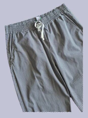 Hose “ Benetton “ Größe 40/42 in Dunkelblau/Weiß gestreift elastischer Bund Baumwolle