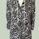 Kleid “ Capricio “ Größe 36/38 in Schwarz/Weiß/Olivgrün gemustert 100% Viscose