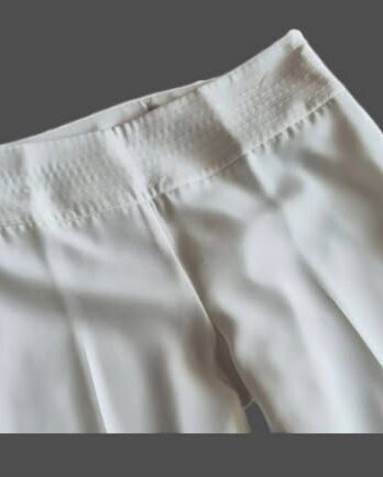 Hose “ Monsoon “ Größe 38 in Weiß weites Bein 46% Viscose