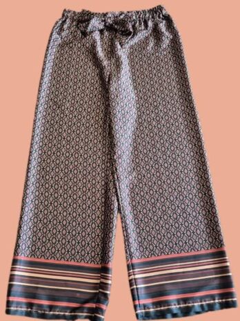 Hose “ Made in Italy “ Größe 40/42 in Schwarz/Camel/Terracotta elastischer Bund weites Bein