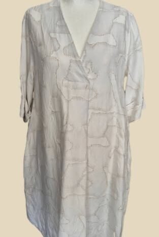 Kleid “ COS “ Größe 40/42 in Offwhite/Beige gemustert seitliche Eingriffstaschen 40% Baumwolle 28% Viscose 23% Leinen 9% Seide