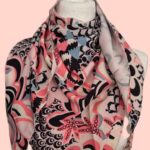 Dreieckstuch “ New Collection “ in Pink/Blau/Schwarz/Beige gemustert