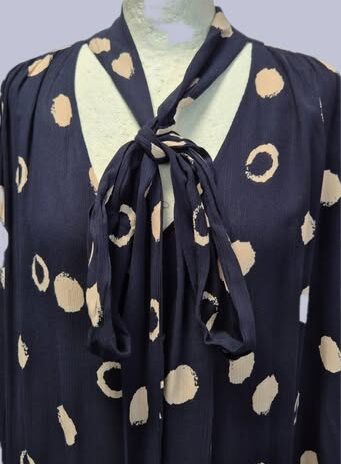 Schluppenbluse “ Gerry Weber “ Größe 46 in Dunkelblau/Beige gemustert Viscose