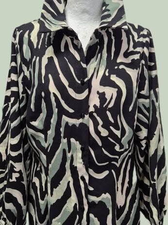 Kleid “ Vero Moda “ Größe 40 in Schwarz/Khakigrün/Beige gemustert (auch als Mantel tragbar)