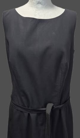 Kleid “ Hugo Boss “ Größe 36/38 in Schwarz/Bindegürtel 95% Schurwolle
