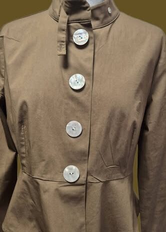 Jacke “ Zara “ Größe 36/38 in Olivgrün 97% Baumwolle