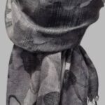 Schal “ Esprit “ in Hellgrau/Anthrazitgrau/Camouflage gemustert