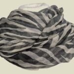 Loop “ Esprit “ in Khakigrün/Offwhite gemustert