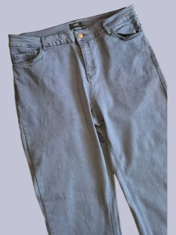 Jeans “ Yest “ Größe 42 in Taubenblau 55% Baumwolle 33% Viscose
