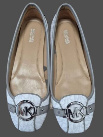 Ballerinas “ Michael Kors “ Größe 39 in Hellgrau/Weiß/Silber Logoprint NEU!