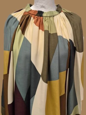 Bluse “ Jones “ Größe 40/42 in Bunt gemustert NEU! 100% Viscose