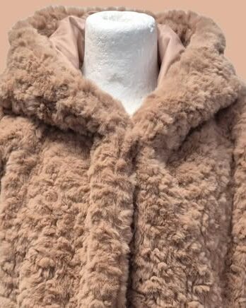 Jacke mit Kapuze “ Monari “ Größe 38 in Camel/Webpelz