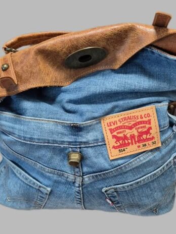Tasche “ Levis “ in Jeansblau/Cognac breiter Trageriemen Breite ca 43cm Höhe ca 35cm