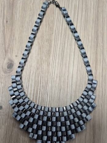 Kette “ Fossil “ in Hellgrau/Silber