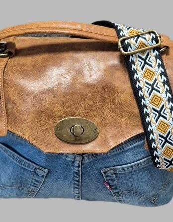 Tasche “ Levis “ in Jeansblau/Cognac breiter Trageriemen Breite ca 43cm Höhe ca 35cm
